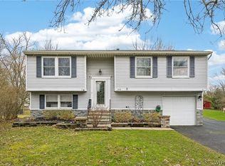 350 Greengage Cir, East Amherst, NY 14051