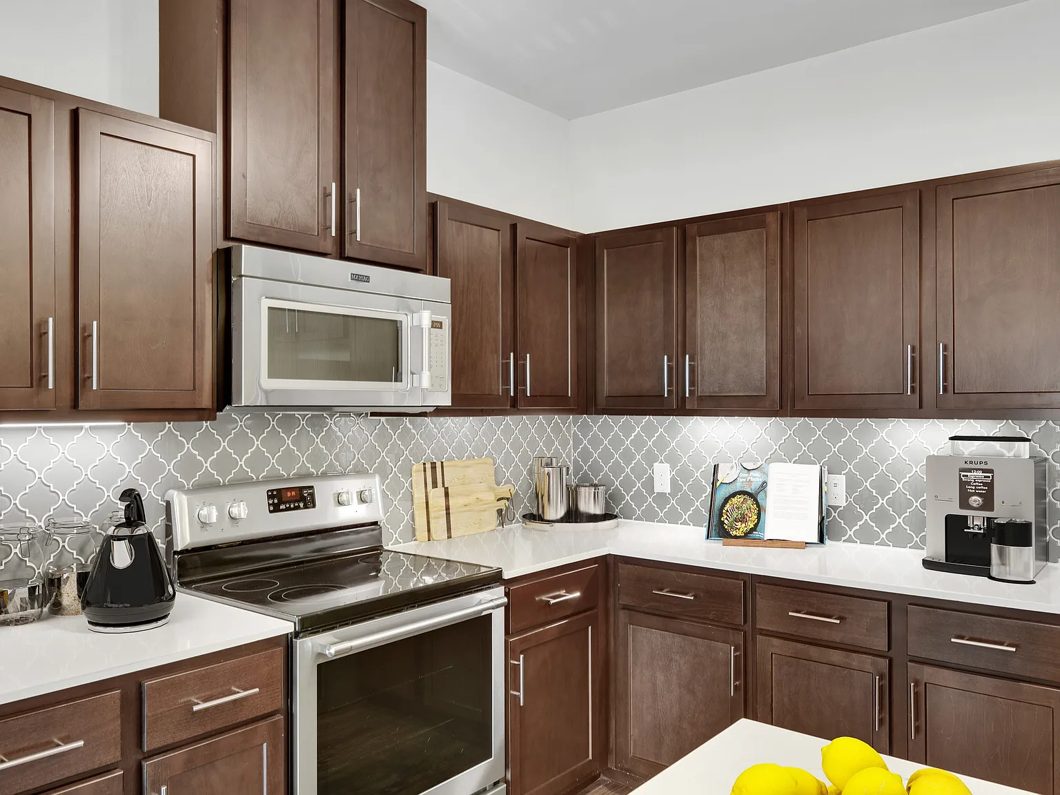 Ambrosio Apartments — Photo 2