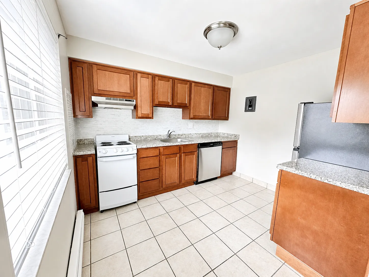 Cambridge Apartments — Photo 2