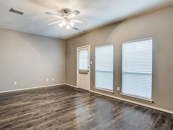 4th image of 3022 S Heights Hollow Ln