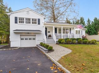 4 Leslie Ave, Florham Park Boro, NJ 07932