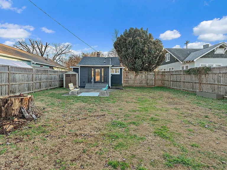1903 Fatherland St — Photo 24