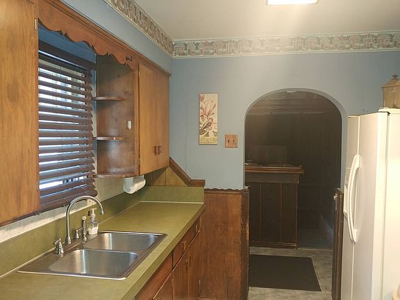 3rd image of 415 Kenmore Ave SE