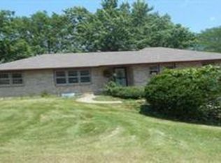 9804 NW Shaggy Bark Ln, Parkville, MO 64152