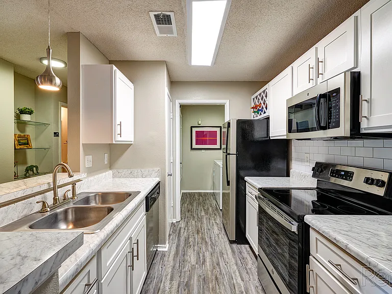 Crestview at Oakleigh Apartments — Photo 41