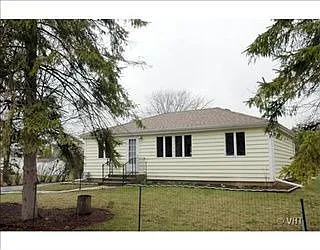 15204 W Walnut Dr photo 1