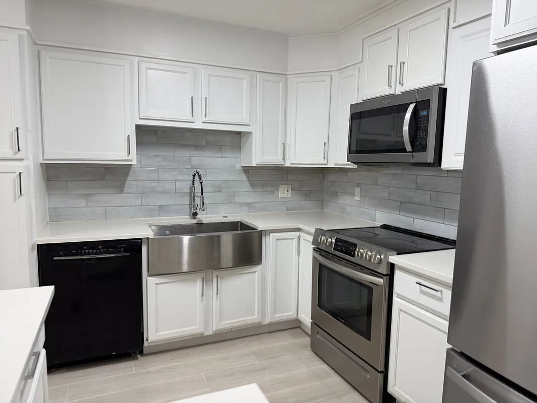3 bed, 2.0 bath, 1421 sqft, $3,600 — Photo 2