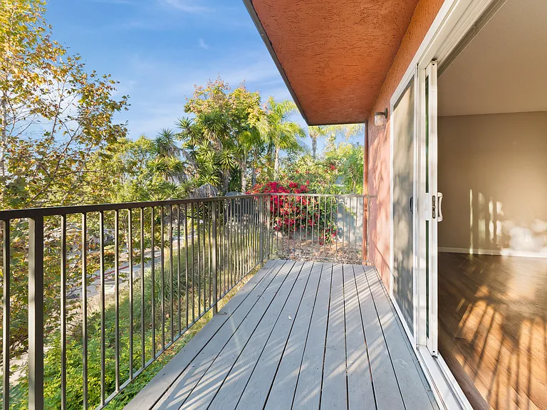 228 Las Flores Dr #19 — Photo 9
