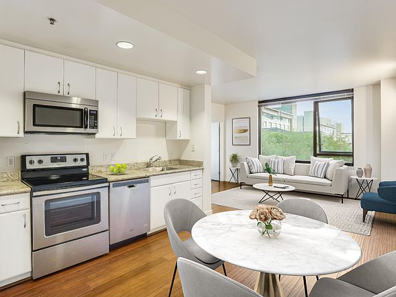 2nd image of 250 King St #538A