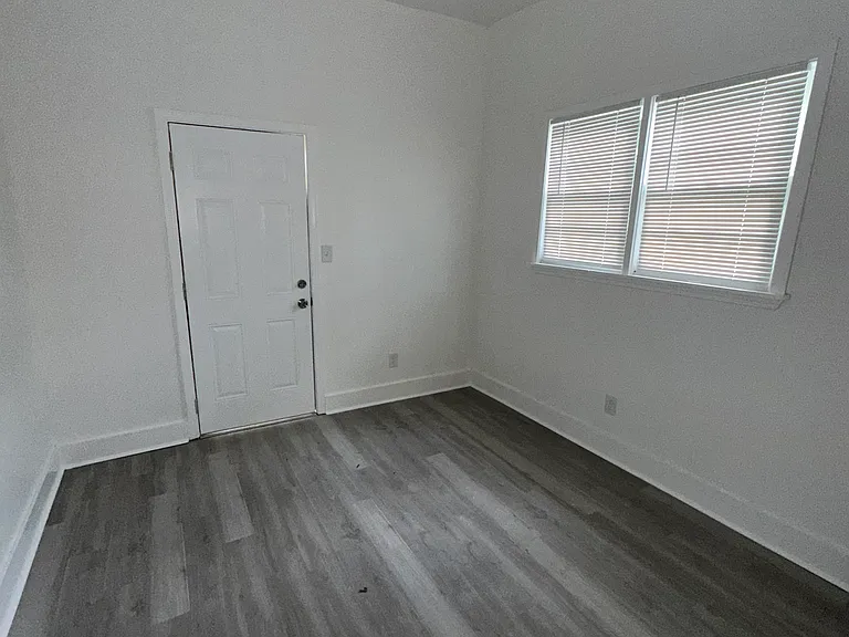 939 Seattle St — Photo 17