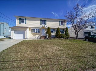 18 Sunnyside Dr, Carteret, NJ 07008