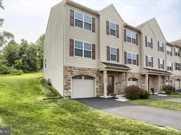 280 Fieldstone Ct #99, New Cumberland, PA 17070