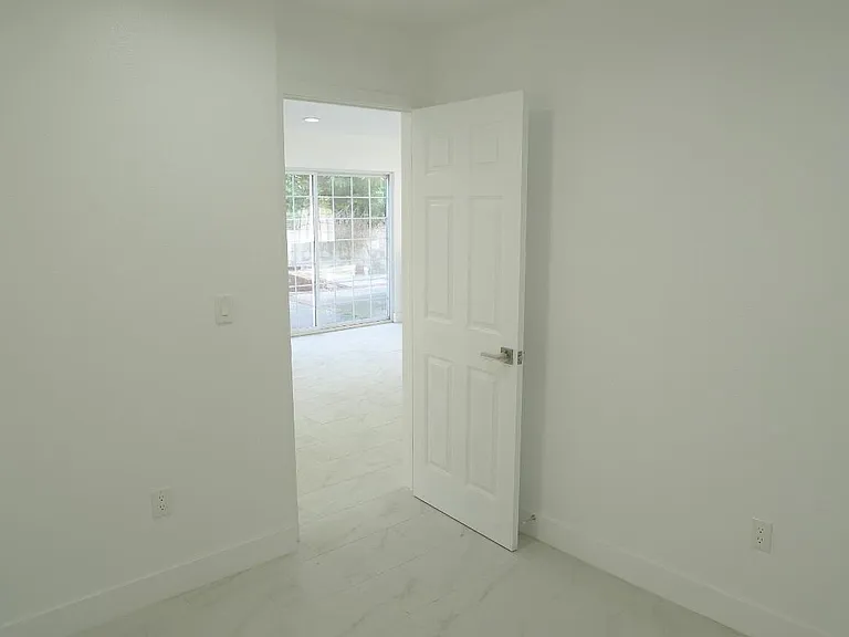 2623 E Maureen St — Photo 17