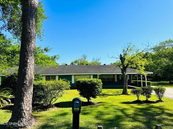 4518 Community Ave, Moss Point, MS 39563