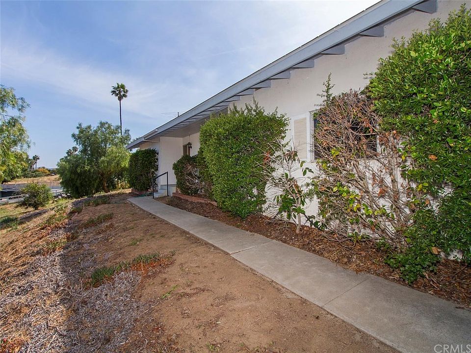 1st image of 4045 Linda Vista Dr