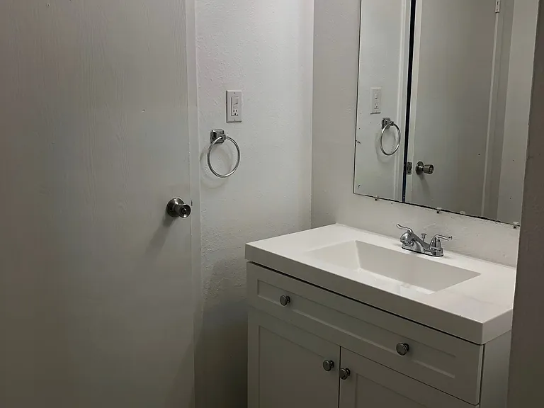 Updated 2 Bed / 1 Bath w/ Large, Flexible Floor Plan — Photo 16