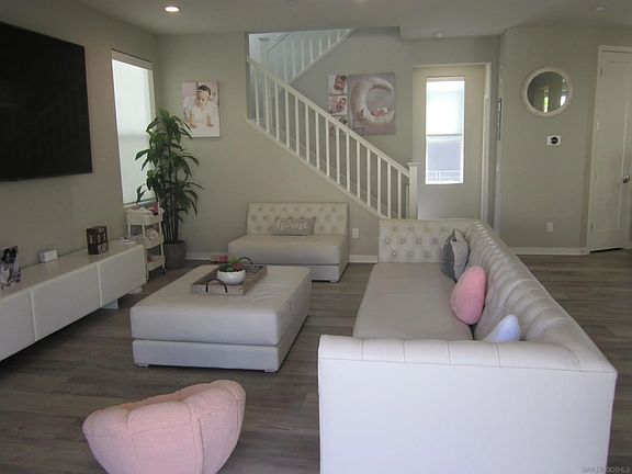 5th image of 16247 Camden Cir