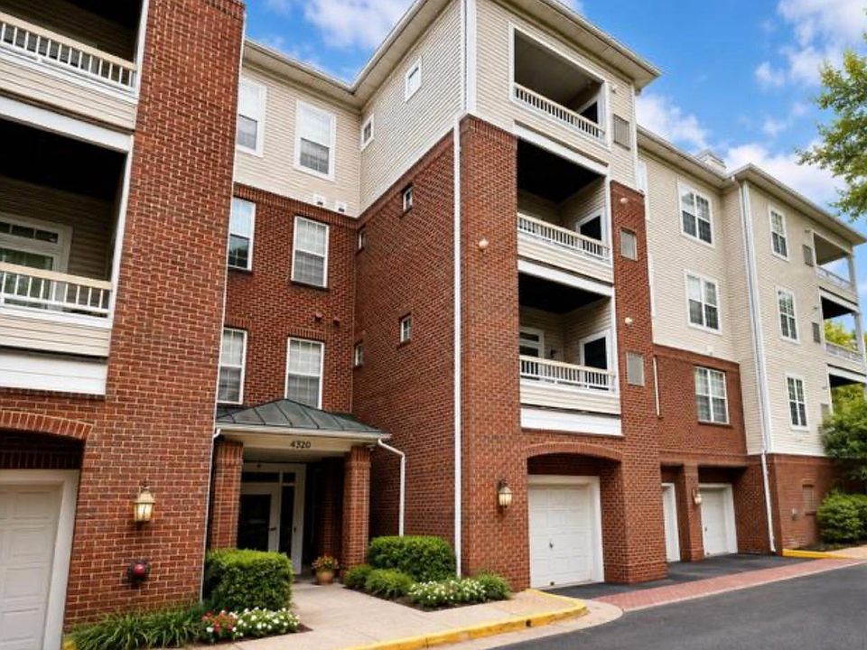 Large, 3BR/2BA in elevator building