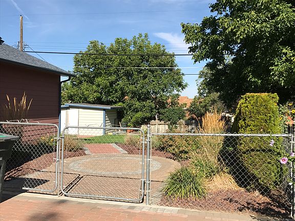 2nd image of 818 S Grand Dr