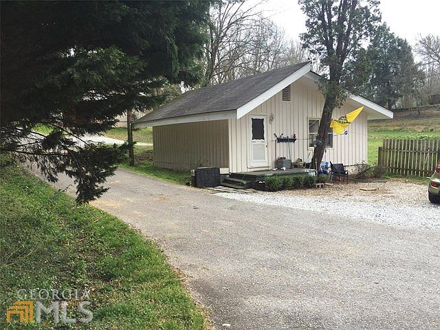 2nd image of 228 Pine Ave