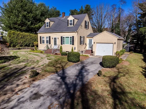 1206 Old North St, Somerset, MA 02726