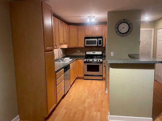 16W481 Lake Dr — Photo 12