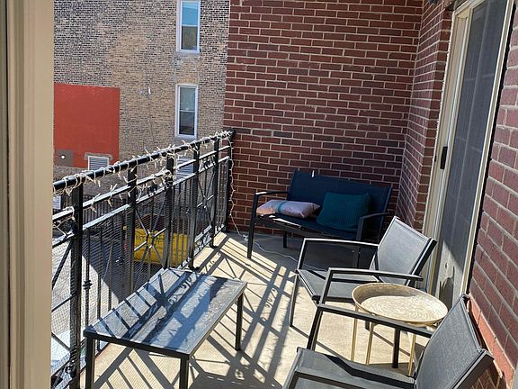 2nd image of 2032 W Division St Unit 202S