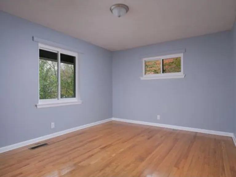 1324 Mayfield Ln — Photo 9