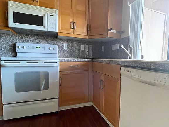 4th image of 7858 Cowles Mountain Ct Unit D2