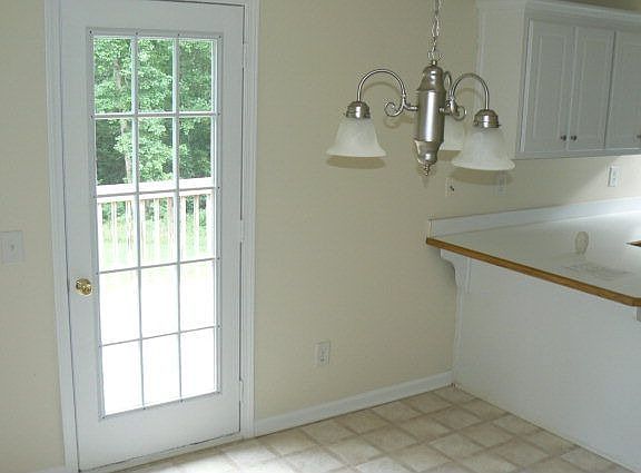 5th image of 784 Moss Side Dr