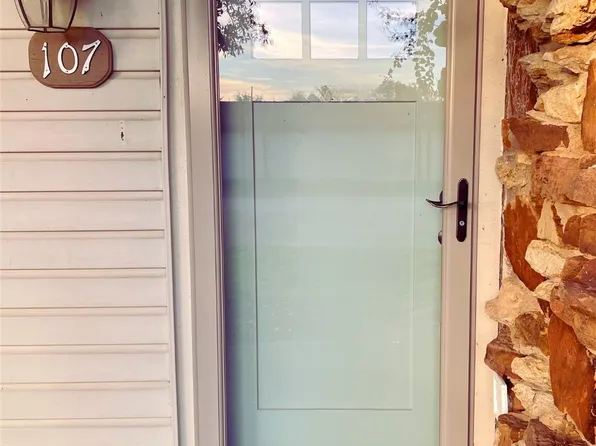 109 Harbor Dr Unit 107, Runaway Bay, TX 76426