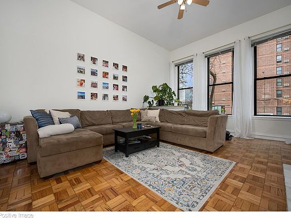 3rd image of 1160 N Lasalle St