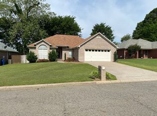 2415 Peabody Dr, Conway, AR 72032