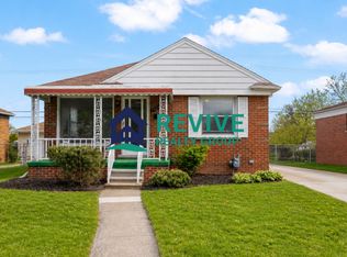1569 Sycamore St, Wyandotte, MI 48192
