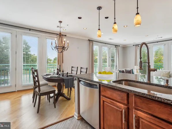 12000 Market St APT 174, Reston, VA 20190