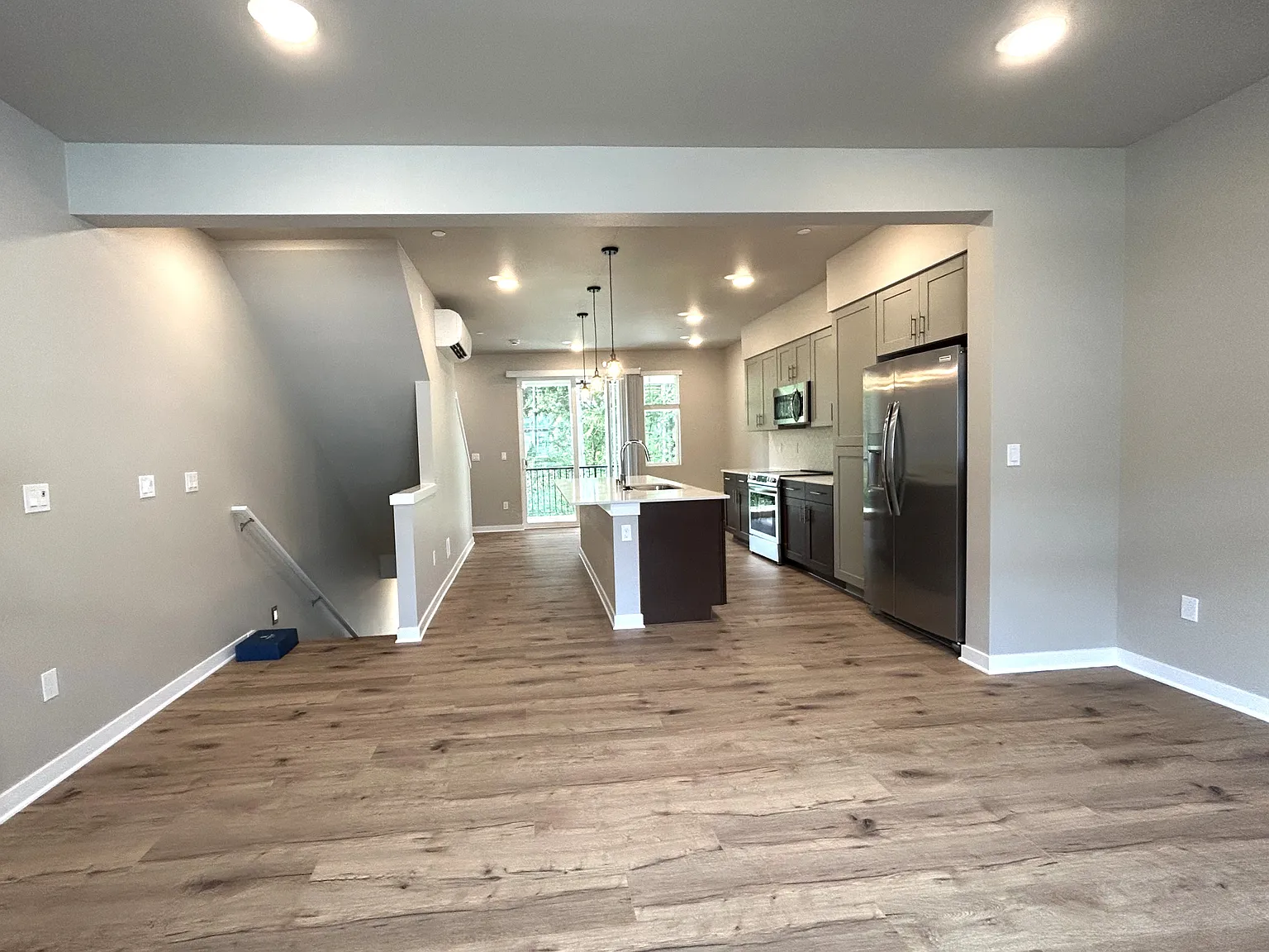 3 bed, 3.5 bath, 1626 sqft, $3,000 — Photo 4