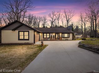 4921 Crestview Dr, Clarkston, MI 48348