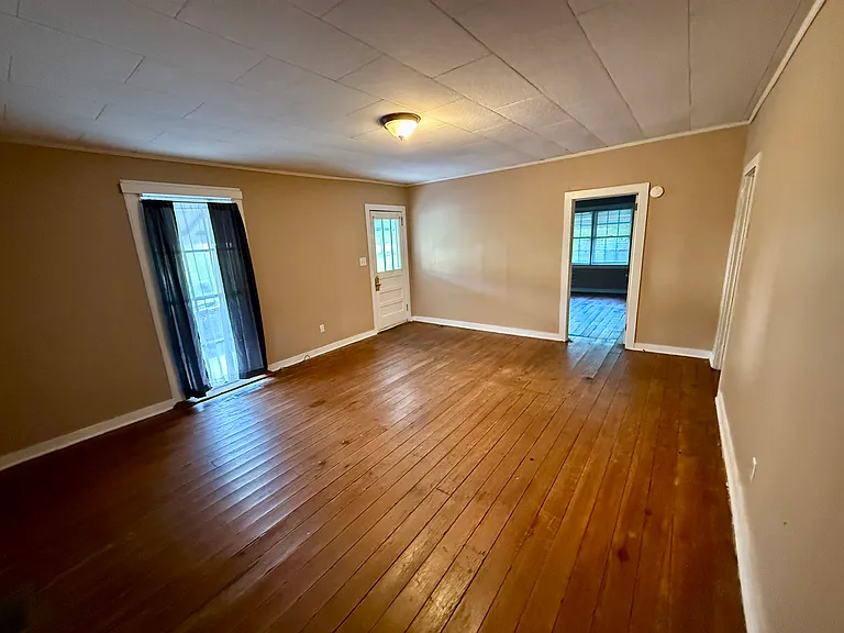 340 N Elbert St — Photo 3