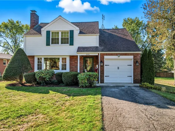 1932 King Dr, Hermitage, PA 16148