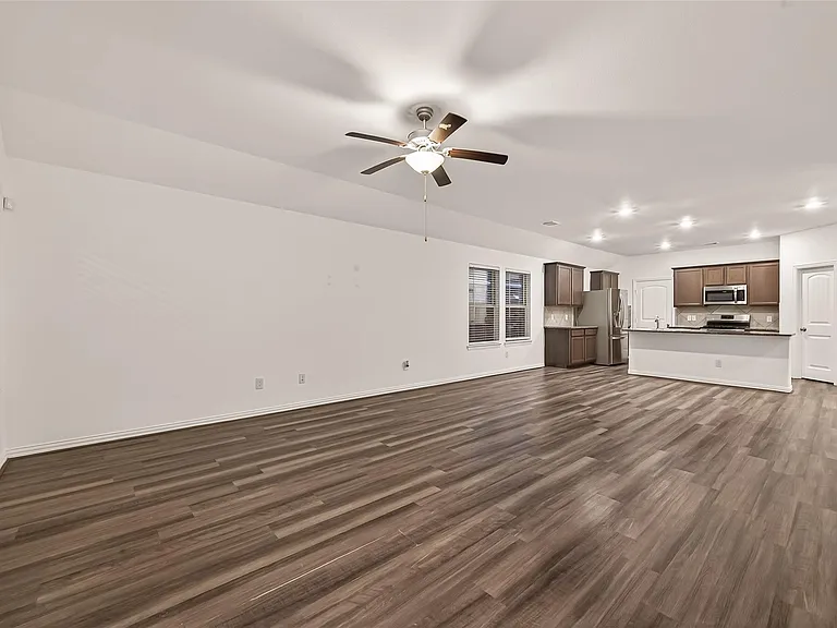 15918 Tug Ct — Photo 32