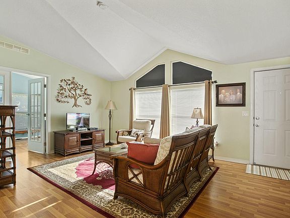 2nd image of 1150 Ventura Blvd #1