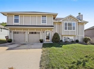 1611 Shelby Dr, Raymore, MO 64083