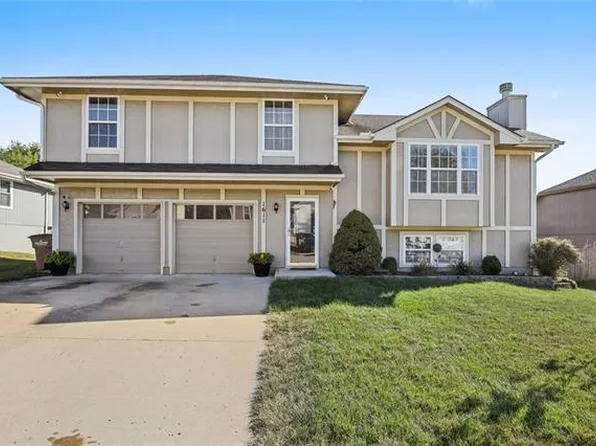 1611 Shelby Dr, Raymore, MO 64083