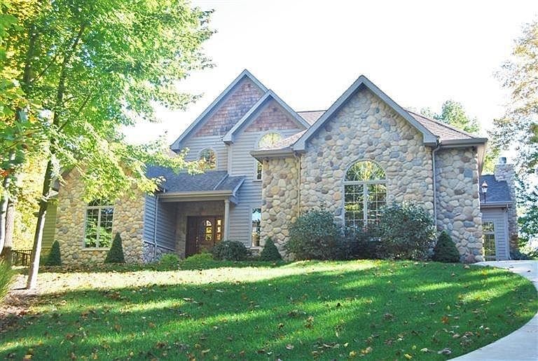 1st image of 365 Saint Andre Dr