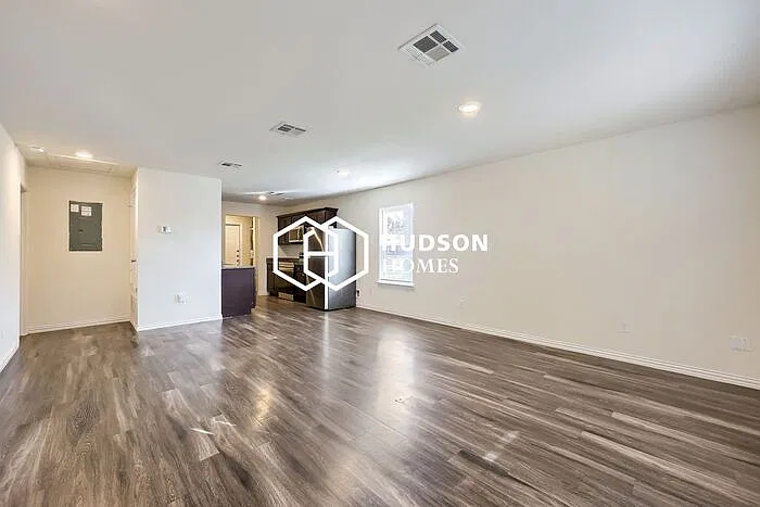 3 bed, 2.0 bath, 1090 sqft, $1,415 — Photo 4