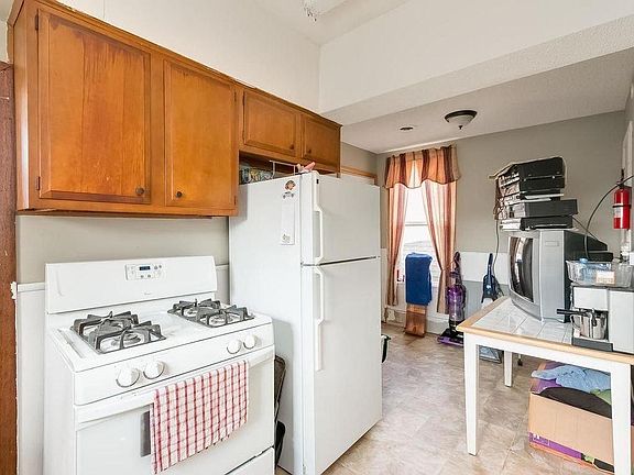 2nd floor kitchen 1/2