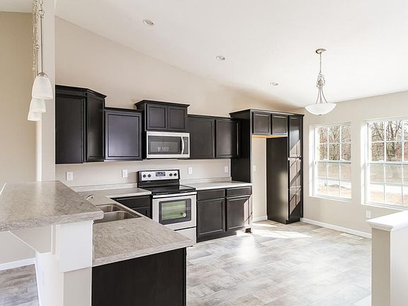 4th image of 11947 Wooddyke Dr NE