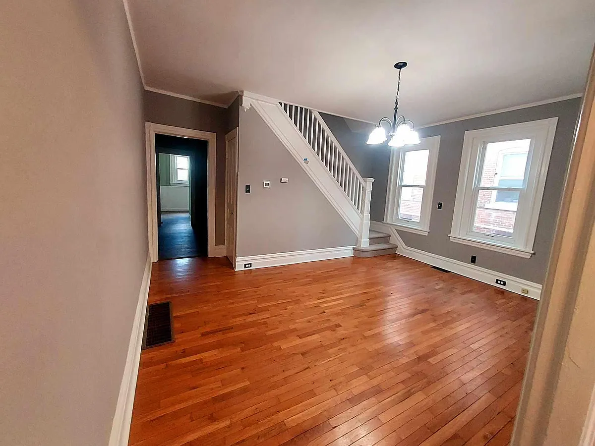 living room - 740 High St