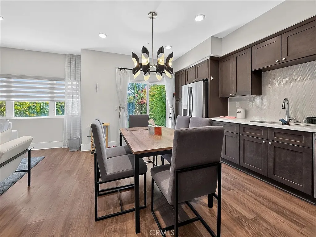 3 bed, 2.5 bath, 1590 sqft, $3,680 — Photo 4