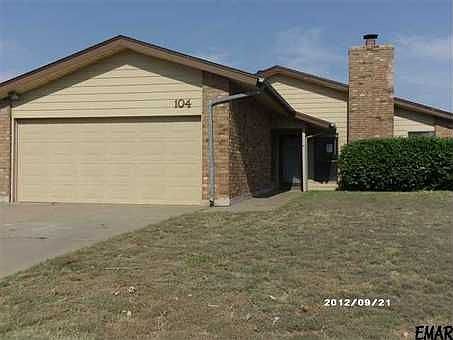 1st image of 104 N Texoma Dr